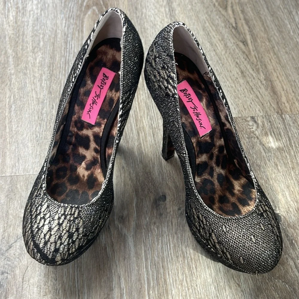 Betsey Johnson Black Lace Platform Heels Size 8 Medium